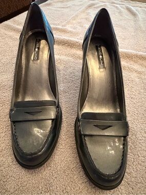 Bandolino Women's Shiny Gunmetal Grey Patent Chunky Heel Loafers